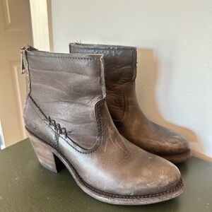 FRYE Women’s Leslie Artisan Short Smoke Leather Ankle Booties